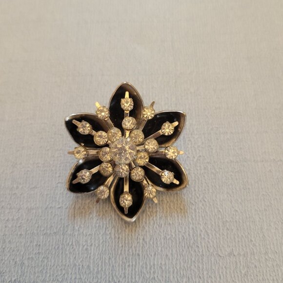 Vintage Coro Rhinestone Floral Snowflake Brooch Pin Silver Tone Black Enamel Mid - Picture 1 of 5